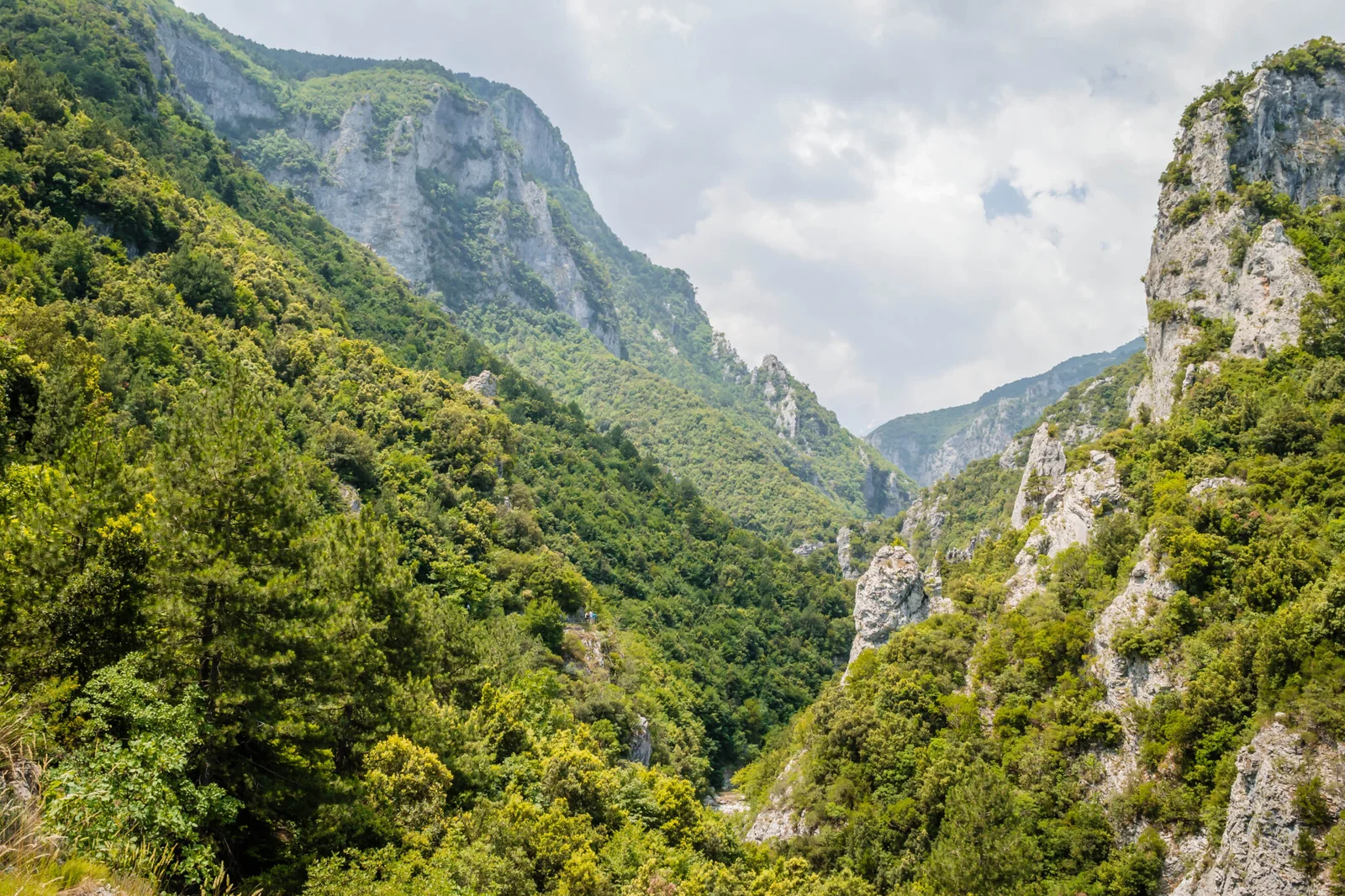 enipeas gorge 2048x1365 1