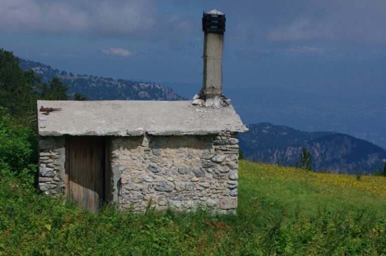 Olympus refuges Livadaki1 768x510
