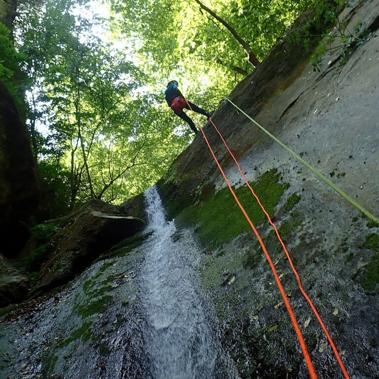 mountain escapes canyoning 768x768